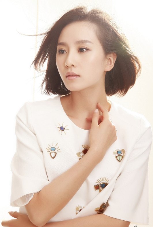 劉詩(shī)詩(shī)曝光一組裸妝童趣寫(xiě)真