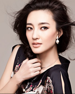 “素顏女神”王麗坤曝光一組全新寫(xiě)真大片