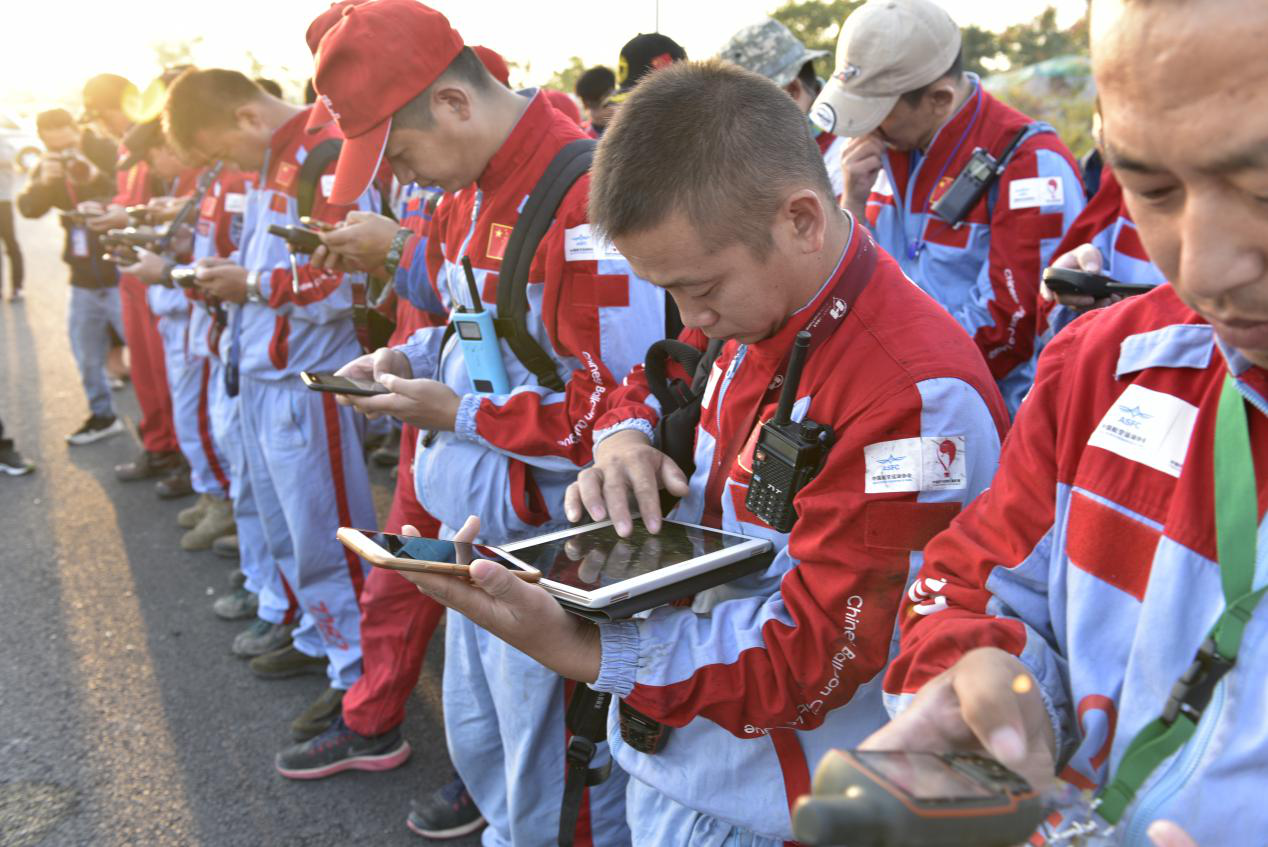 熱氣球聯(lián)賽襄陽站火熱進(jìn)行 噴火巡游點燃天空節(jié)(圖5)